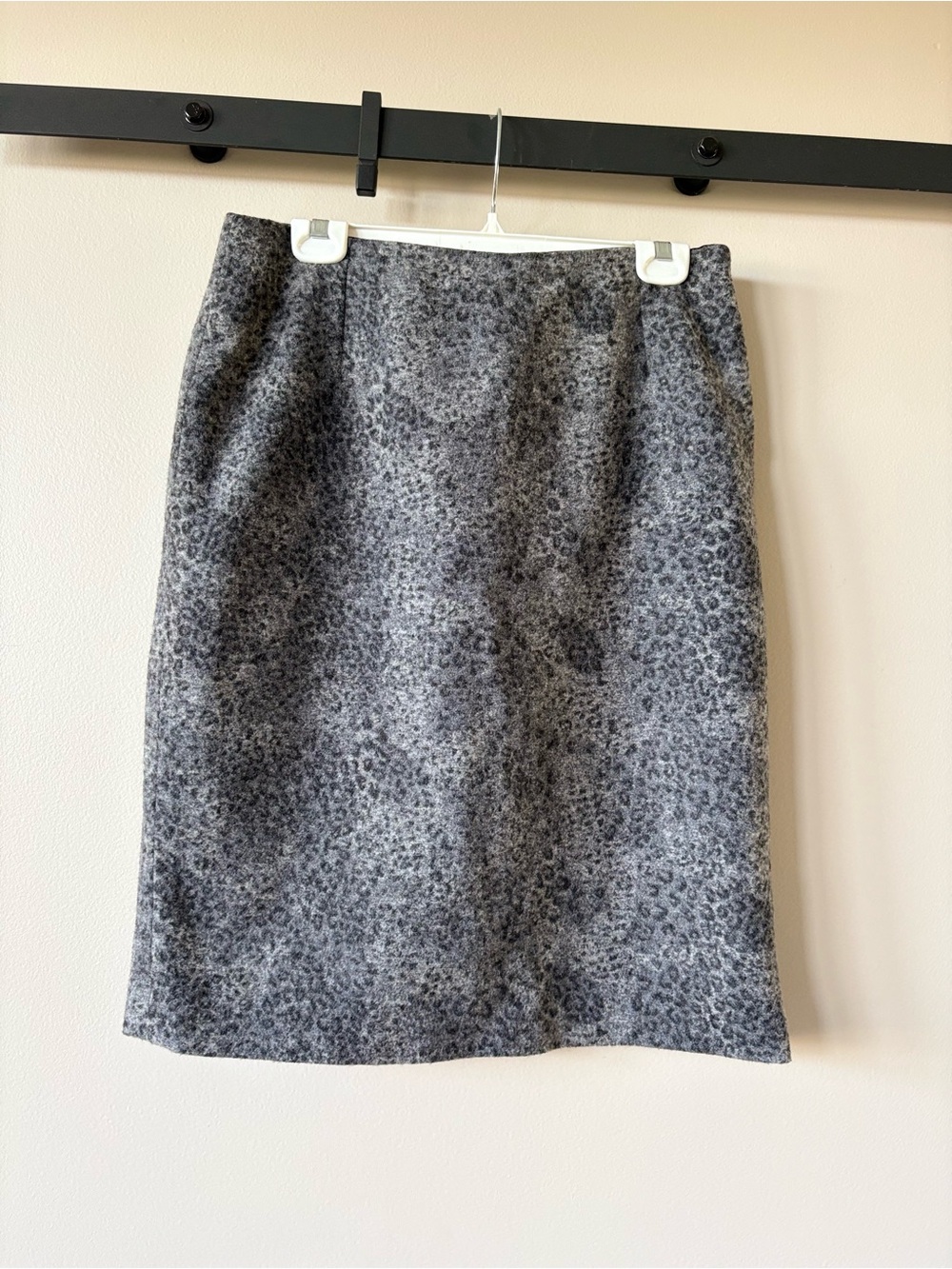 Pure Collection Wool Blend Skirt Sz 12 Charcoal Black Pencil Leopard Print